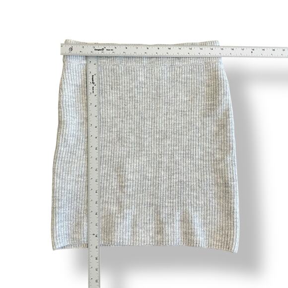 Gianni Bini Ribbed Knit Sweater Skirt Set Gray Crop Cardigan and Skirt‎ M/L - Picture 7 of 13